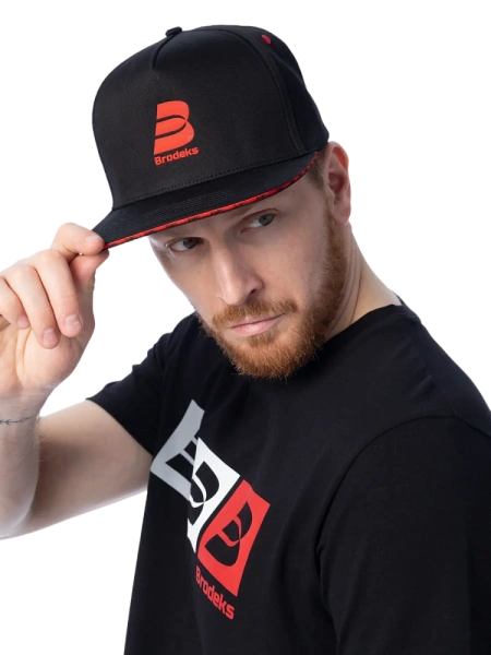 Бейсболка BRODEKS KM131 (красный/черный)