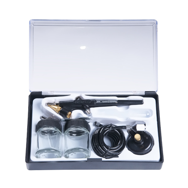 Аэрограф FUBAG AGS22/05 с двумя сменными бачками в кейсе