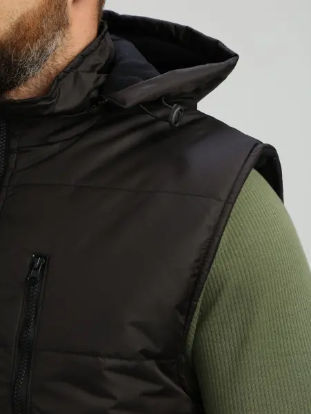 Жилет РЕЗКО зимний с капюшоном (черный)