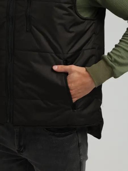 Жилет РЕЗКО зимний с капюшоном (черный)