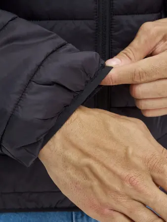 Куртка ДЕМИ стеганая зимняя (черный) Куртка ДЕМИ стеганая зимняя (черный)