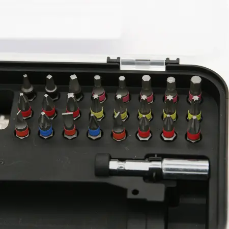 Аккумуляторный шуруповерт CROWN CT22033 IMC 3,6В Li-ion 2,0Ач micro-USB 0-200об/мин Аккумуляторный шуруповерт CROWN CT22033 IMC 3,6В Li-ion 2,0Ач micro-USB 0-200об/мин