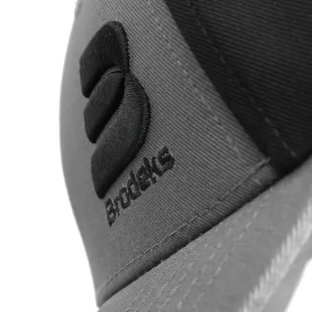 Бейсболка BRODEKS KM130 (серый/черный)